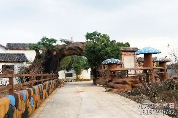 水泥假樹(shù)景觀大門(mén)，因其在造型、尺寸、材料、工藝上差異較大，價(jià)格請(qǐng)電詢